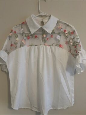 White Floral Embroidered Mesh Yoke Short Sleeve Blouse